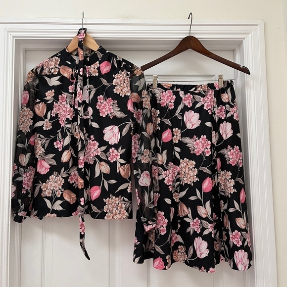 D'Allairds blouse and skirt set with belt - Picture 2 of 9